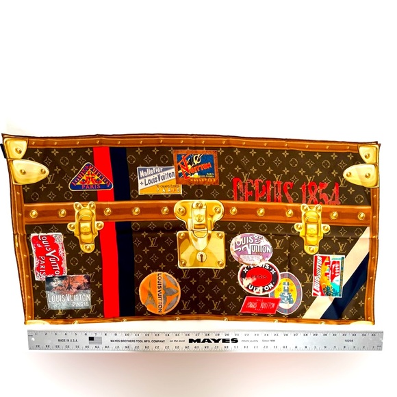 Louis Vuitton Elysee Palace Hotel Square 90 
2025 silk scarf/sold out everywhere - Picture 1 of 8